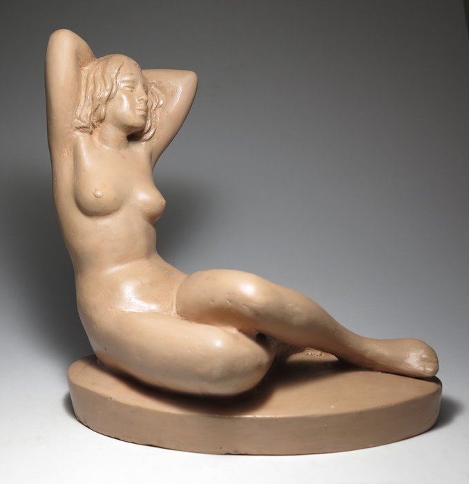László Kőműves. - 雕刻, Art Deco nude lady - 26 cm - 陶瓷 - 1945