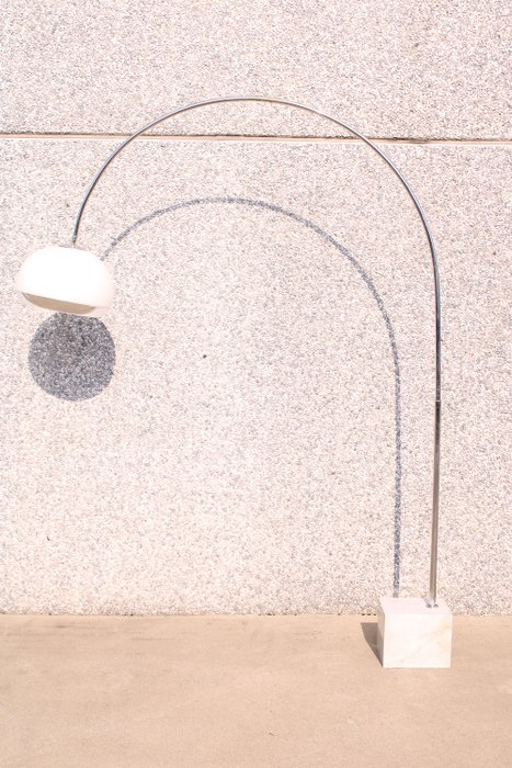 Laurel Lamp Mfg Co Inc Harvey Guzzini - 落地灯 - 塑料, 大理石, 金属