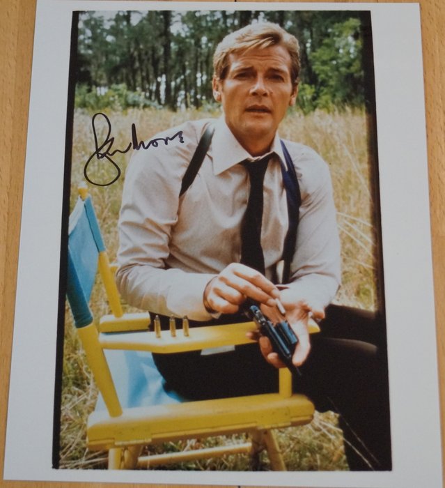 James Bond 007: Live And Let Die - Roger Moore is James Bond 007 - autopgraph, photo, signed with Certified Genuine b´bc holographic COA