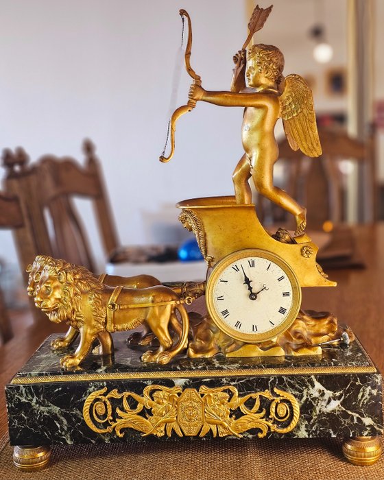 Figuralny zegar kominkowy -   Marmur, Pozłacany brąz - 1900-1910