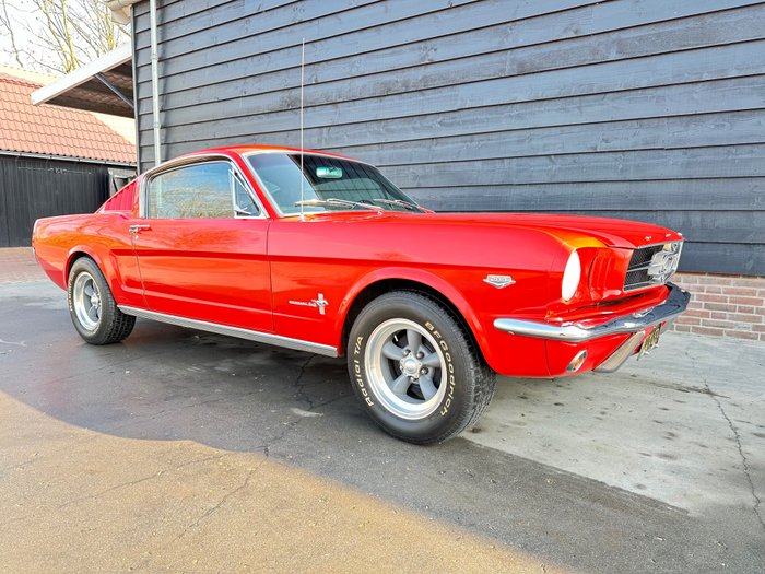 Ford - Mustang Fastback - 1965