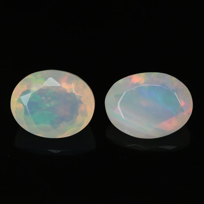 2 pcs (Ingen reserver) - [Fin färgkvalitet] - [Vit (orange) + Färgspel (Vivid)] Opal - 4.86 ct