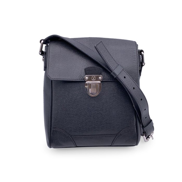 Louis Vuitton - Black Taiga Leather Luka Messenger Crossbody Bag - Crossbody bag