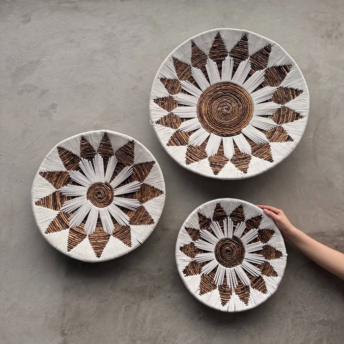 Fali dekoráció (3) - NO RESERVE PRICE - C - Set of 3 exquisite woven wall discs - White and Brown colour - Banánszár és természetes rostok - Indonézia
