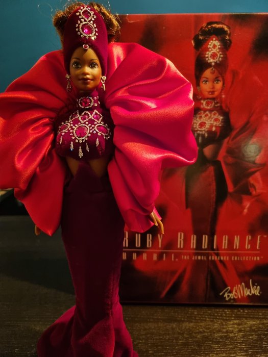 Mattel  - Boneca Barbie Ruby Radiance, Bob Macky, vintage Anniversary fashion collector barbie, limited edition, - Estados Unidos