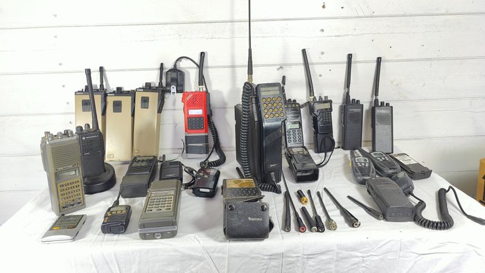 Bosch,Yaesu, DJ-C5E,Kenwood,Motorola,ASCOM,ICOM, Standard, - Zeldzame Electrónica vintage y walkie talkie portátil Lote de 20 piezas