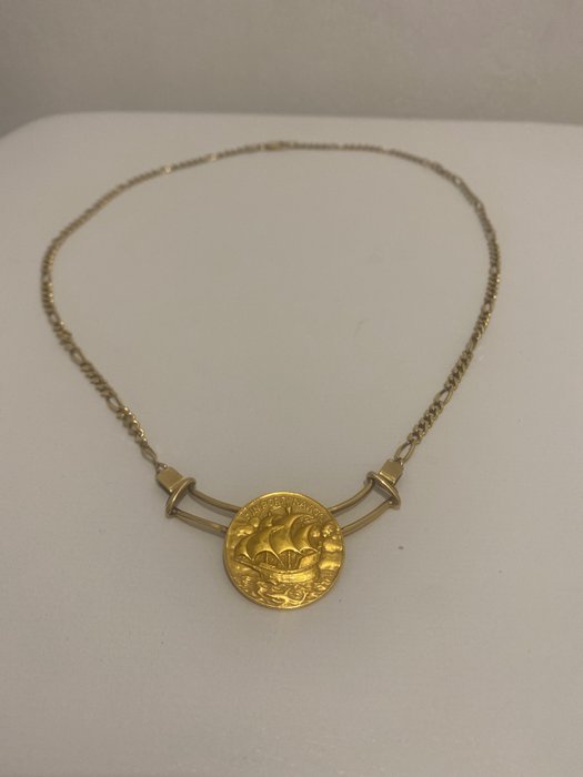 Jewellery medallion Yellow gold 
