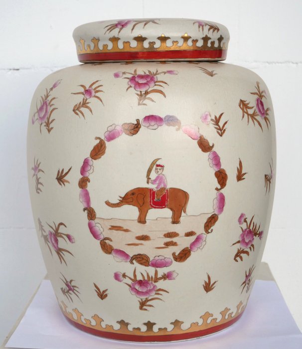 Fedett váza  - Porcelán