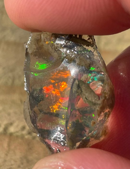 Opál 22 karátos kristály opál- 4.46 g