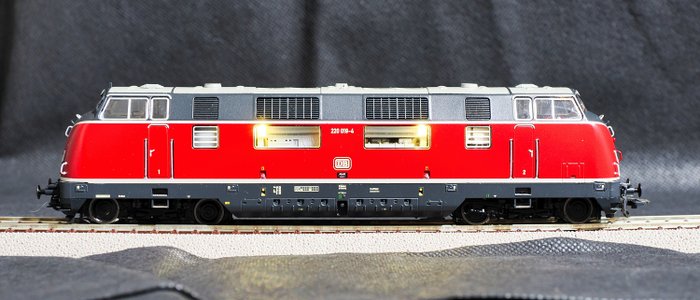 ESU H0轨 - 31337 - 柴油内燃机车 (1) - BR 220 - DB