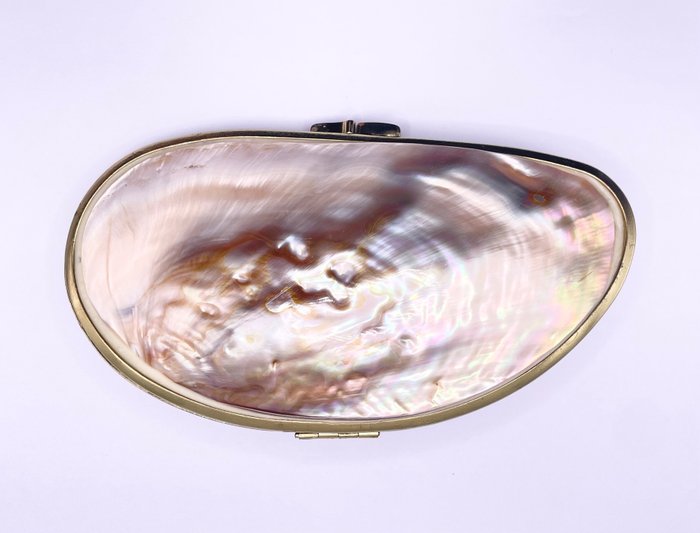 mother of pearl, brass bag - Height: 11 cm - Width: 18 cm- 247.7 g - (1)