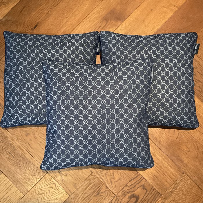 Gucci - New set of 3 pillows made of Gucci denim - Coussin - 43 cm - 43 cm