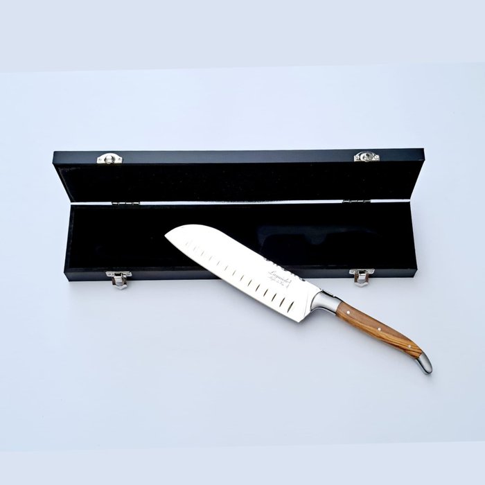 Laguiole - Santoku Knife - incl. Certificate and luxury gift box - Olive Wood - Faca de cozinha - Aço (aço inoxidável), Madeira (oliveira) - Holanda