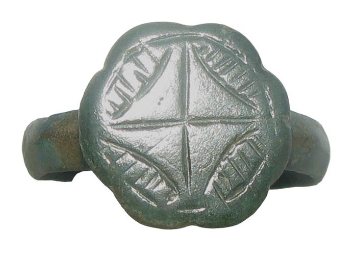 Mittelalter, Epoche der Kreuzritter Bronze-Heiliges-Land-Ring der Kreuzfahrer mit stilisiertem Stern von Bethlehem, 20 mm – 9. Ring