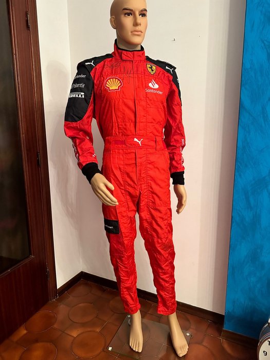法拉利 - 一級方程式 - Charles Leclerc and Carlos Sainz - 2023 - 維修團隊穿戴的服裝