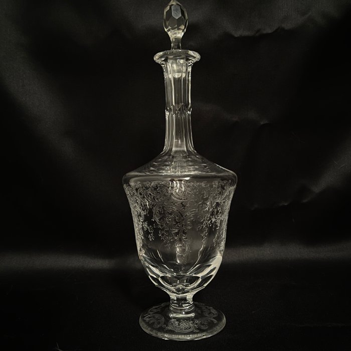 Saint Louis - 玻璃水瓶 - Engraved, footed cordial Crystal Carafe - Model No. 60 - 水晶
