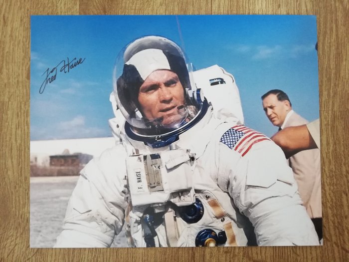 Apollo 13: Fred Haise (Apollo 13 LMP) handsigned photo in-person autograph