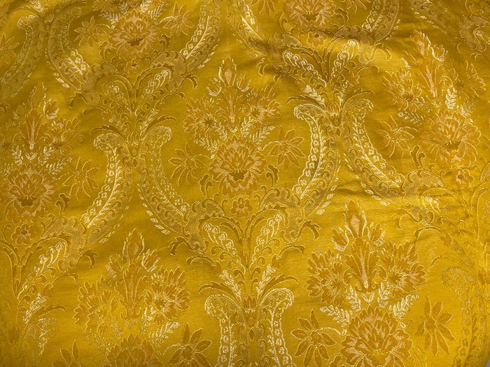 luksusowy złoty jedwabny materiał adamaszkowy wykończony srebrną nicią - Tkanina obiciowa  - 420 cm - 280 cm