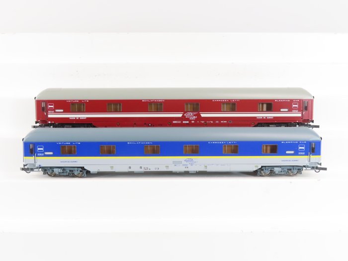 Roco H0 - 45064/45828 - Model wagonu pasażerskiego (1) - 2 wagony sypialne typu WLABmee - CFR