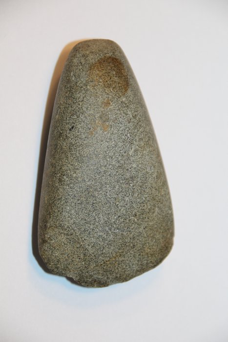 Neolitikum Stengodslera Polerad yxa - 66 mm  (Utan reservationspris)