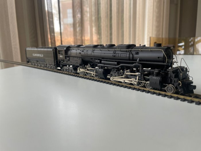 Rivarossi H0轨 - 1267 - 带煤水车的蒸汽机车 (1) - 挑战者 4-6-6-4，#672 - Clinchfield Railroad