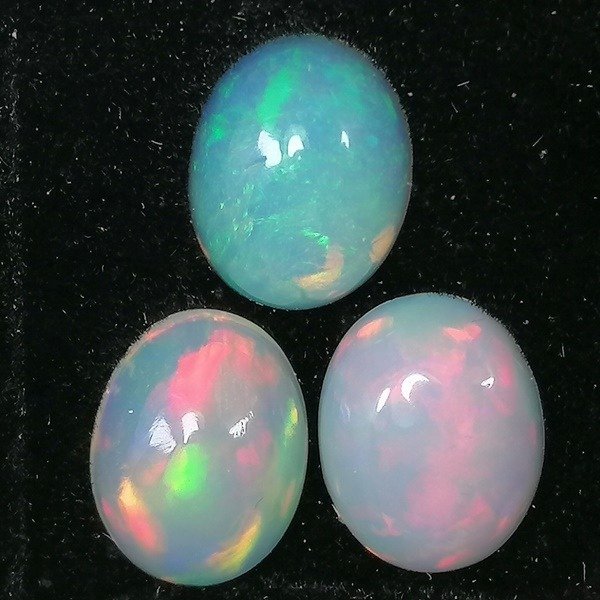 3 pcs  Edel opal - 4.87 ct