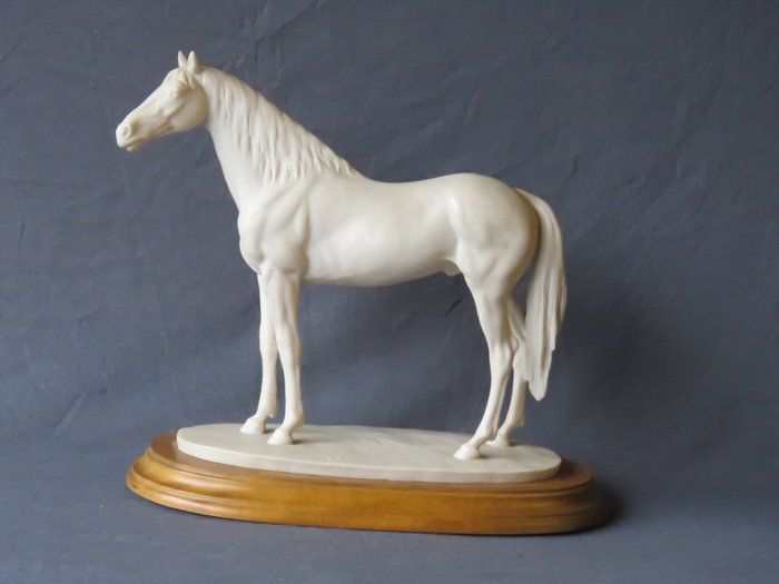 Capodimonte - Giuseppe Armani (1935 - 2006) - 雕刻, Wit paard - 26 cm - 陶瓷
