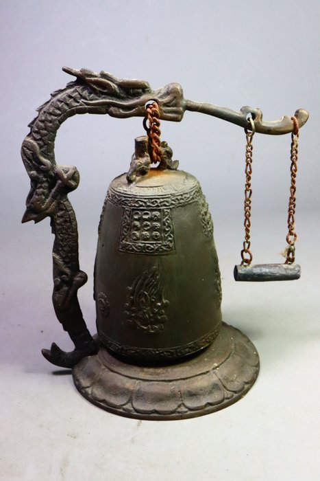 Brązowy - Dzwonek, Smok Smok Zegar. Korpus dzwonka ozdobiony wzorem wróżki - Shōwa period (1926-1989)  (Bez ceny minimalnej
)