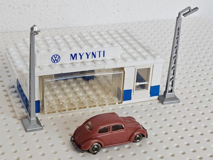 Lego - Vintage - 307 1307 - Volkswagen Myynti showroom + lantaarns en 1 VW Kever! Finse Versie! Uit 1957! - 1950-1960
