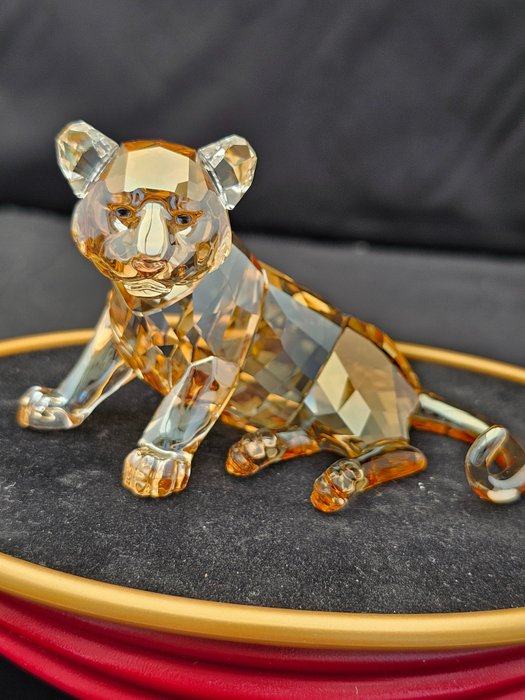 Figurine - SCS  Sitting Tiger Cub 1 016 678 - Crystal