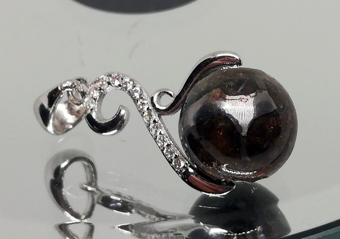 Sericho-Pallasit-Meteoritenkugel, 925er Silberöse. Stein- Eisen- Meteorit - 2.54 g