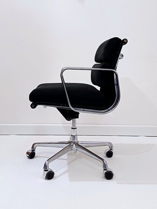 Herman Miller - Charles & Ray Eames - 椅 (1) - 軟墊 EA 217 - 鋁, 麂皮