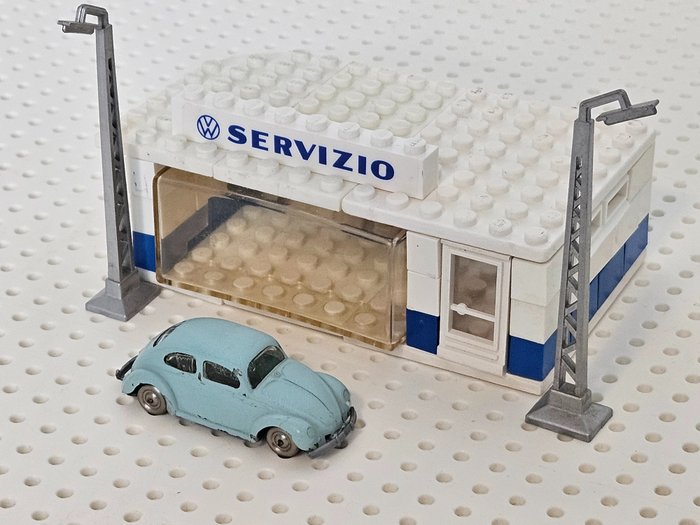 Lego - Vintage - 307 1307 - Volkswagen Servizio showroom + lantaarns en 1 VW Kever! Italiaanse Versie! Uit 1957! - 1950-1960