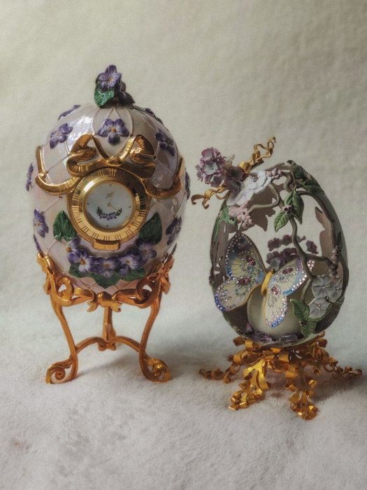 Fabergé-Ei - Porcelain Egg Clock & Jewelry Egg "Secret Garden" -  .999 (24 kt) Gold Plated, Crystals - Porzellan, Resin/ Polyester
