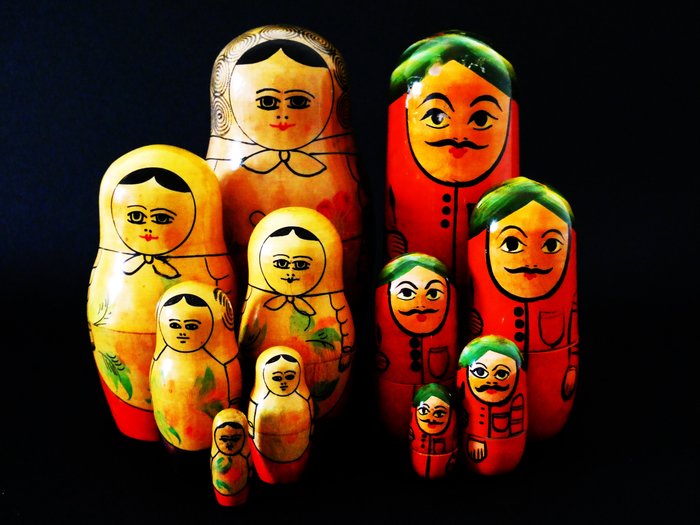 Matroesjka poppen  - Puppe 2 Sets man en vrouw Matroesjka poppetjes - 1960-1970 - UdSSR Russland