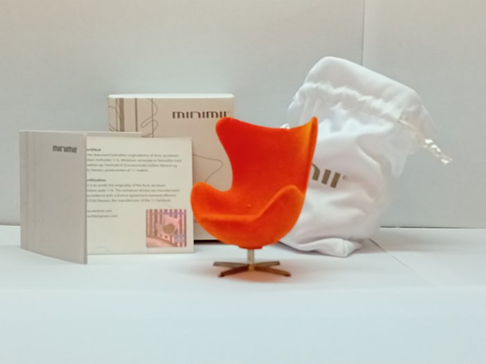 Minimii - Arne Jacobsen Miniature - Şezlong - Scaun miniatural Egg Lounge - poliuretan si otel inoxidabil