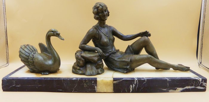 Enrique Molins Balleste (1893-1958) - Estatua, "Femme au cygne" - 43 cm - Mármol, Zinc técnico