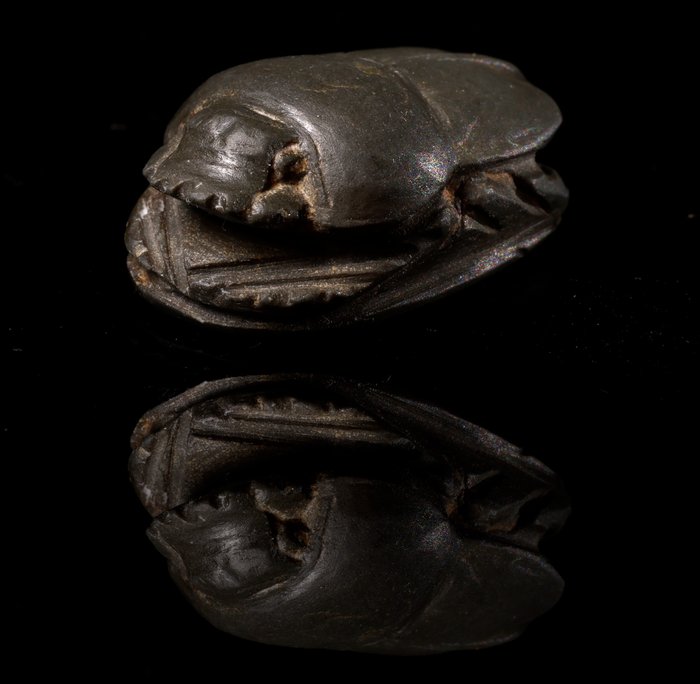 Forntida Egypten Skiffer egyptisk scarab amulett. L: 2,5 cm