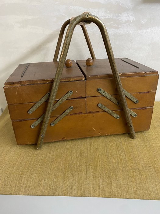 Sewing box - Wood