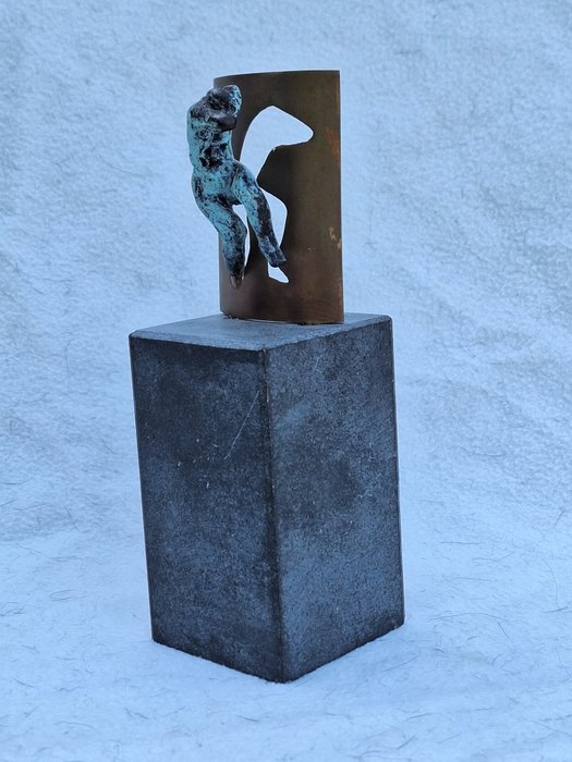 雕刻, " Ontsnapping aan jezelf " - 17.5 cm - 青銅和大理石