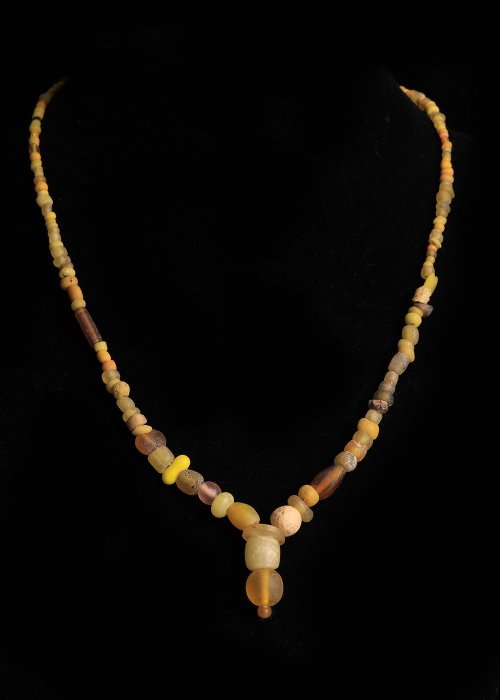 Romerska antiken Glas Gult pärlhalsband  (Utan reservationspris)