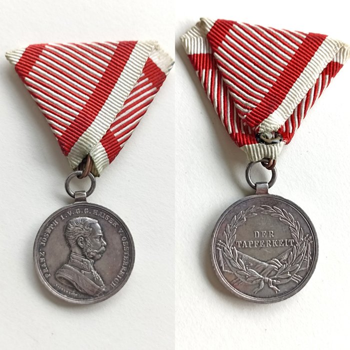 Österreich - Medaille - Bravery Silver Medal "Der Tapferkeit" II Class Type IV 1914 - 1918