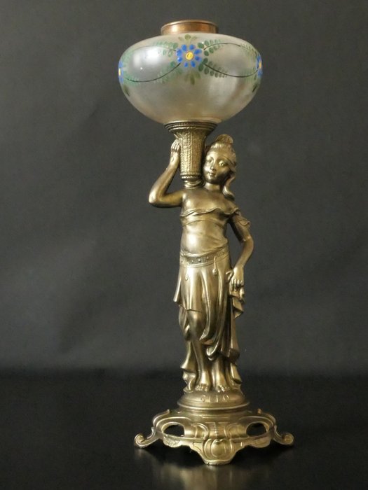 Fotogenlampa - Orientalistisk kvinna skulptur CLEO - Reglerar och glas