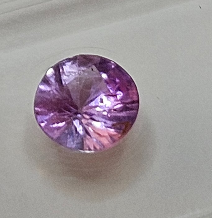 Purplish Pink Sapphire Saffier - 0.67 ct