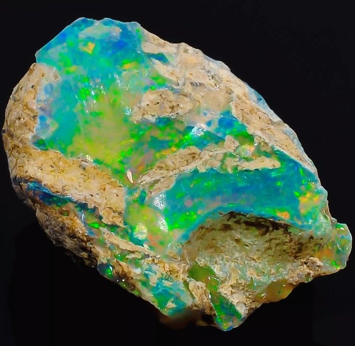 INGET RESERVPRIS: Ganska torr etiopisk opal på 11,00 karat grov - Höjd: 14 mm - Bredd: 19 mm- 2.2 g - (1)