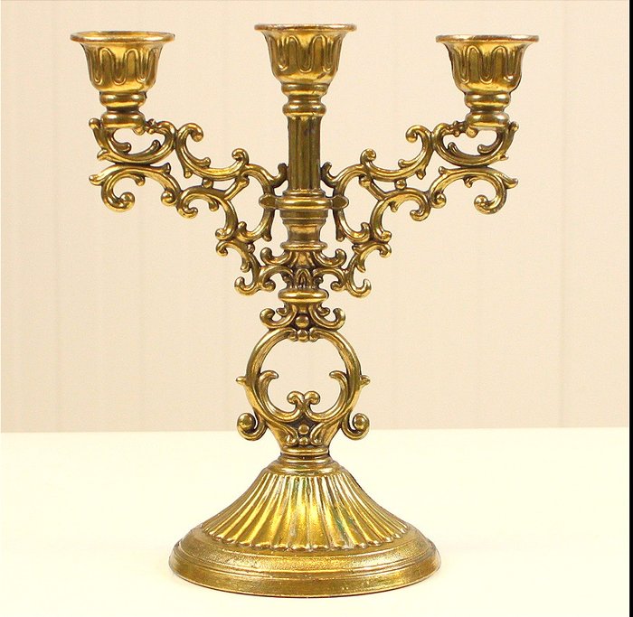烛台 标题：“复古 GADA 铜质三重烛台：中世纪优雅” - 黄铜
