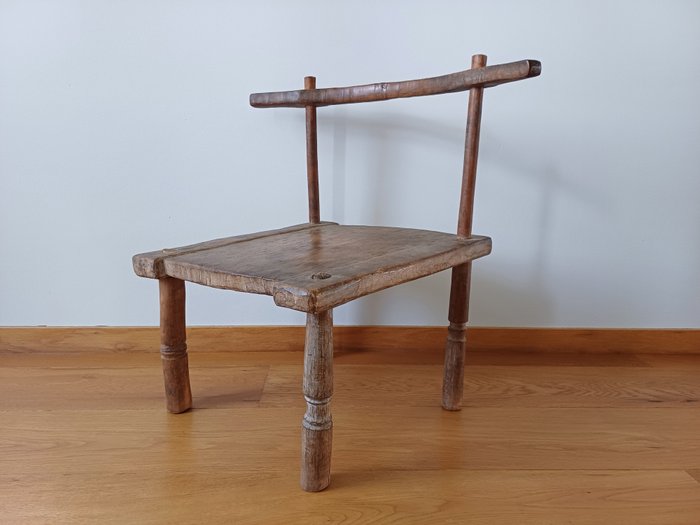 Vanha aito tuoli - Norsunluurannikko  (Ei pohjahintaa)