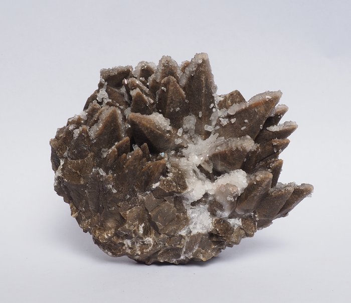 Calcit kristall på matrisen - Höjd: 8 cm - Bredd: 9 cm- 350 g