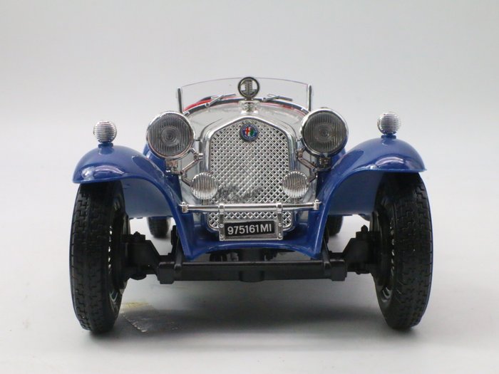 Bburago Diamonds 1:18 - Voiture miniature - Alfa Romeo 2300 Spider 1932