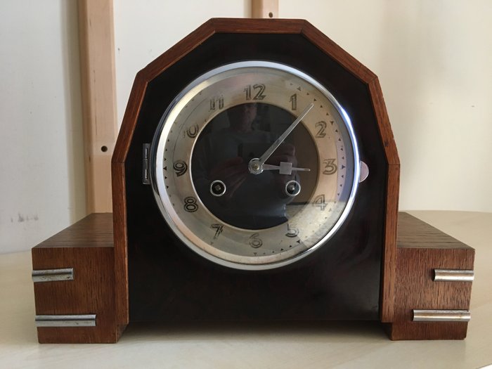 Mantel clock - Art Deco - Brass, Wood - 1930-1940
